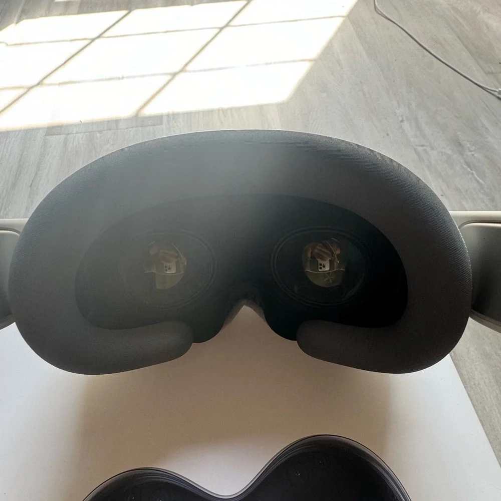 Apple Vision Pro Headset - Black and Silver